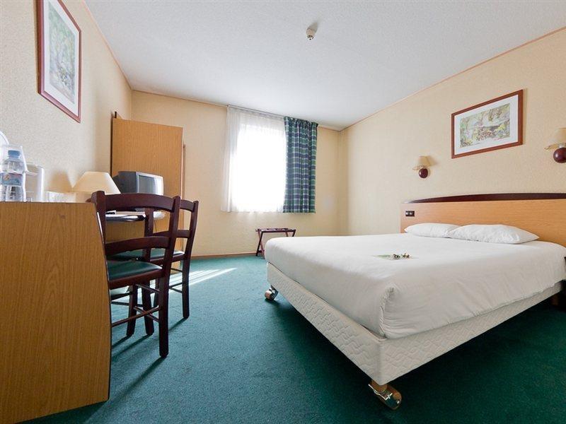 Hotel Campanile Old Town 3*